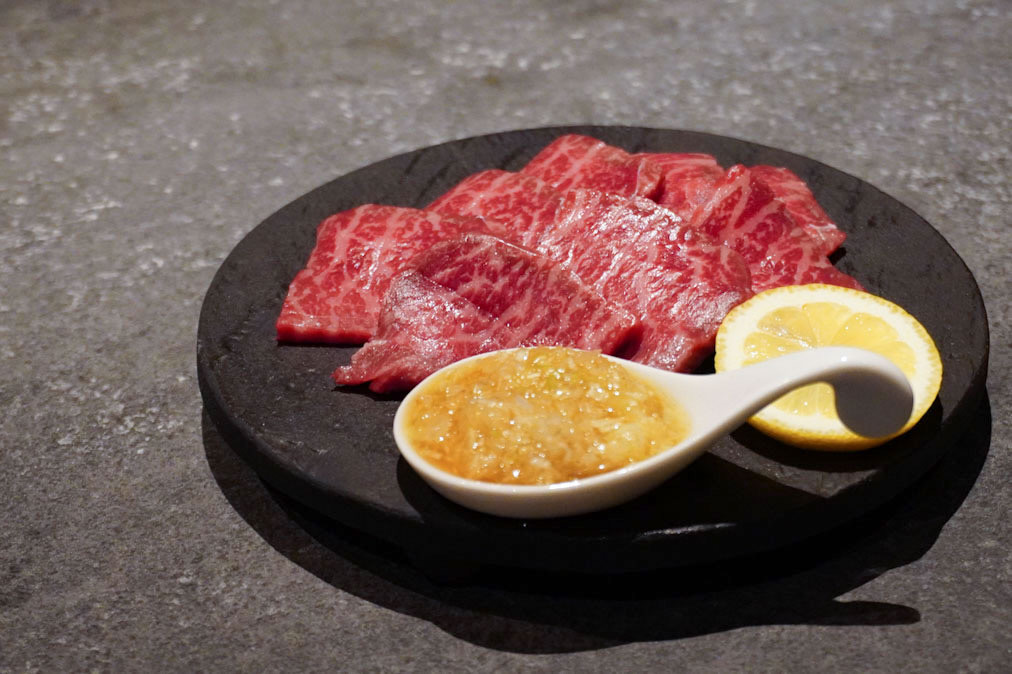 You are currently viewing 《NIKUYOROZU》<br>【レシピ】やみつき！「ネギ塩レモン焼肉」の作り方