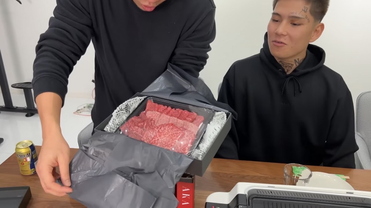 朝倉海さんのYoutubeチャンネル「ほのぼのかいかいちゃんねる」にて『NIKUYOROZU』のお肉をご紹介いただきました