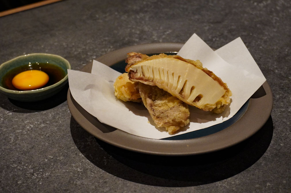 『NIKUYOROZU®』オリジナルタレを使用したレシピ「牛肉とたけのこのすき焼き天ぷら」