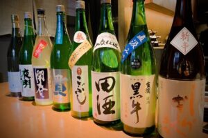 Read more about the article 《神楽坂 囲炉裏 肉よろず》<br>四季折々の日本酒を取り揃えております。
