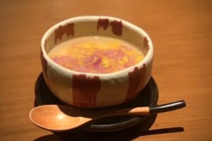 Read more about the article 《神楽坂 囲炉裏 肉よろず》<br>秋の「本日の温菜」をご紹介！