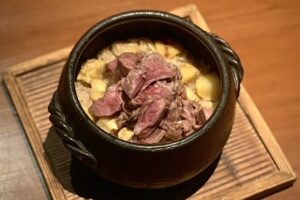 Read more about the article 《神楽坂 囲炉裏 肉よろず》<br>秋限定の土鍋ご飯をご紹介！