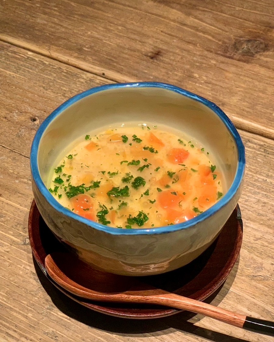 『神楽坂 囲炉裏 肉よろず』現在本日の温菜「パセリとトマトあんの牛すじ茶碗蒸し」