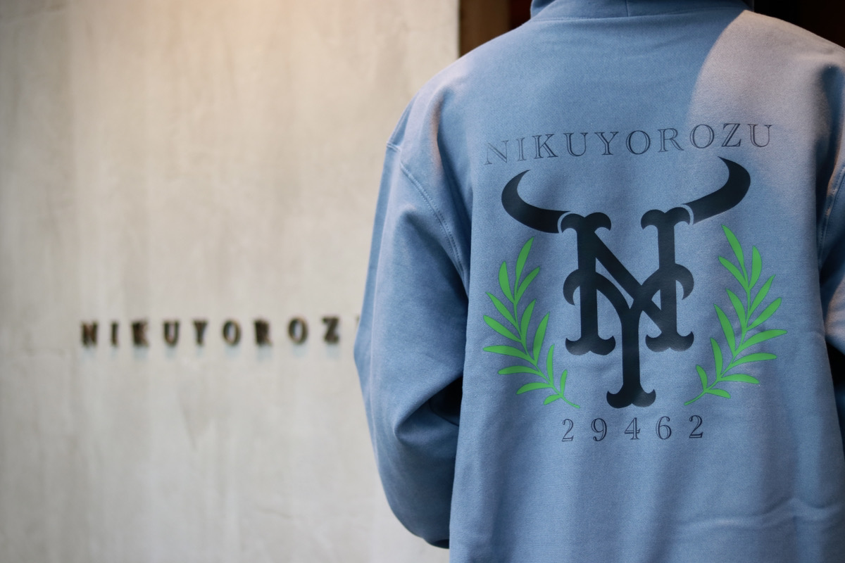 『かまど焼 NIKUYOROZU』開店3周年記念アイテム販売！SHU YOKOYAMAオリジナルパーカー