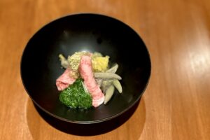 投稿についてもっと詳しく 《神楽坂 囲炉裏 肉よろず》<br>初夏の「リブとろ椀しゃぶ」をご提供中！