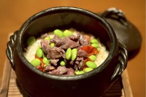 投稿についてもっと詳しく 《神楽坂 囲炉裏 肉よろず》<br>夏の恵みを味わえる土鍋ご飯が新登場！