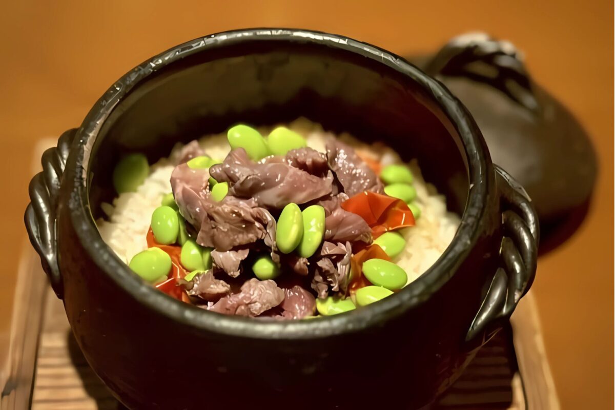 あなたが現在見ているのは 《神楽坂 囲炉裏 肉よろず》<br>夏の恵みを味わえる土鍋ご飯が新登場！