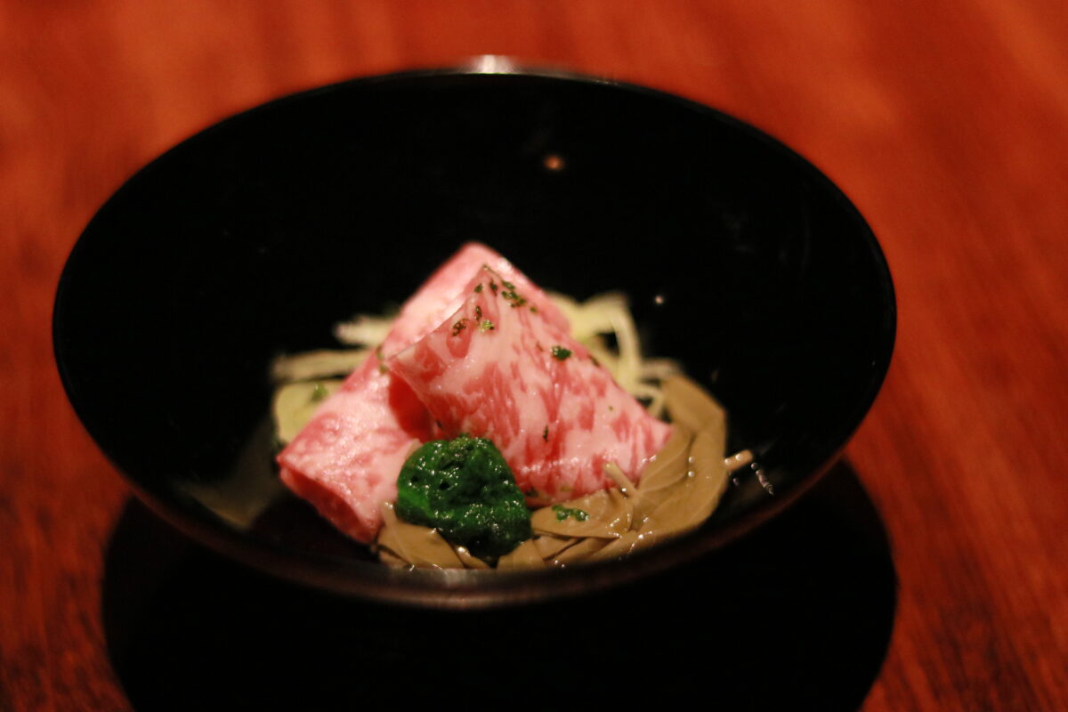 『かまど焼 NIKUYOROZU』旬の夏野菜を使った「薪と肉 伝統を紡ぐ和のコース〜受賞記念特別仕立て〜」