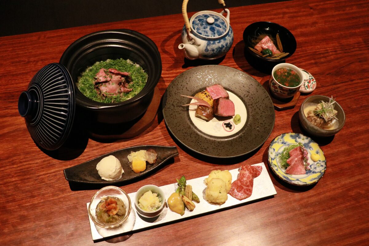 あなたが現在見ているのは 《かまど焼 NIKUYOROZU》<br>旬の夏野菜で彩る「薪と肉 伝統を紡ぐ和のコース」が登場！