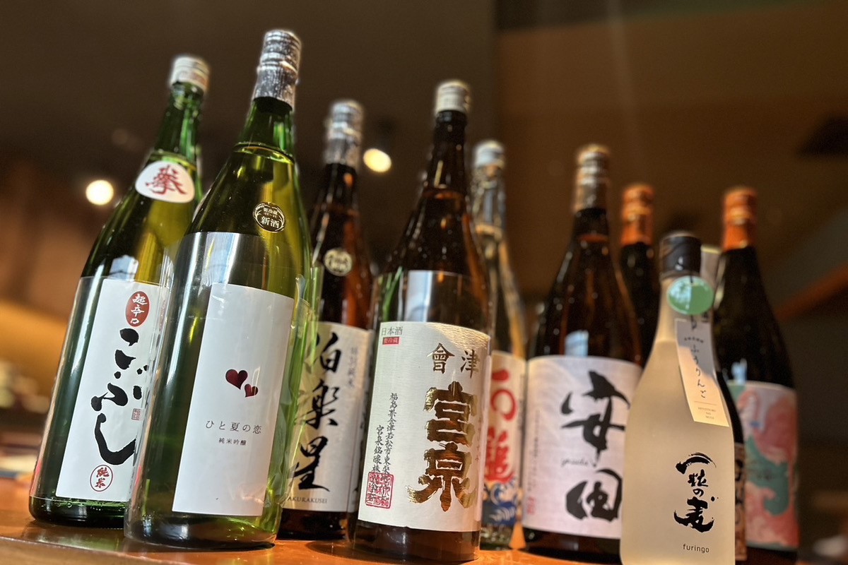 あなたが現在見ているのは 《神楽坂 囲炉裏 肉よろず》<br>夏の日本酒ラインナップ