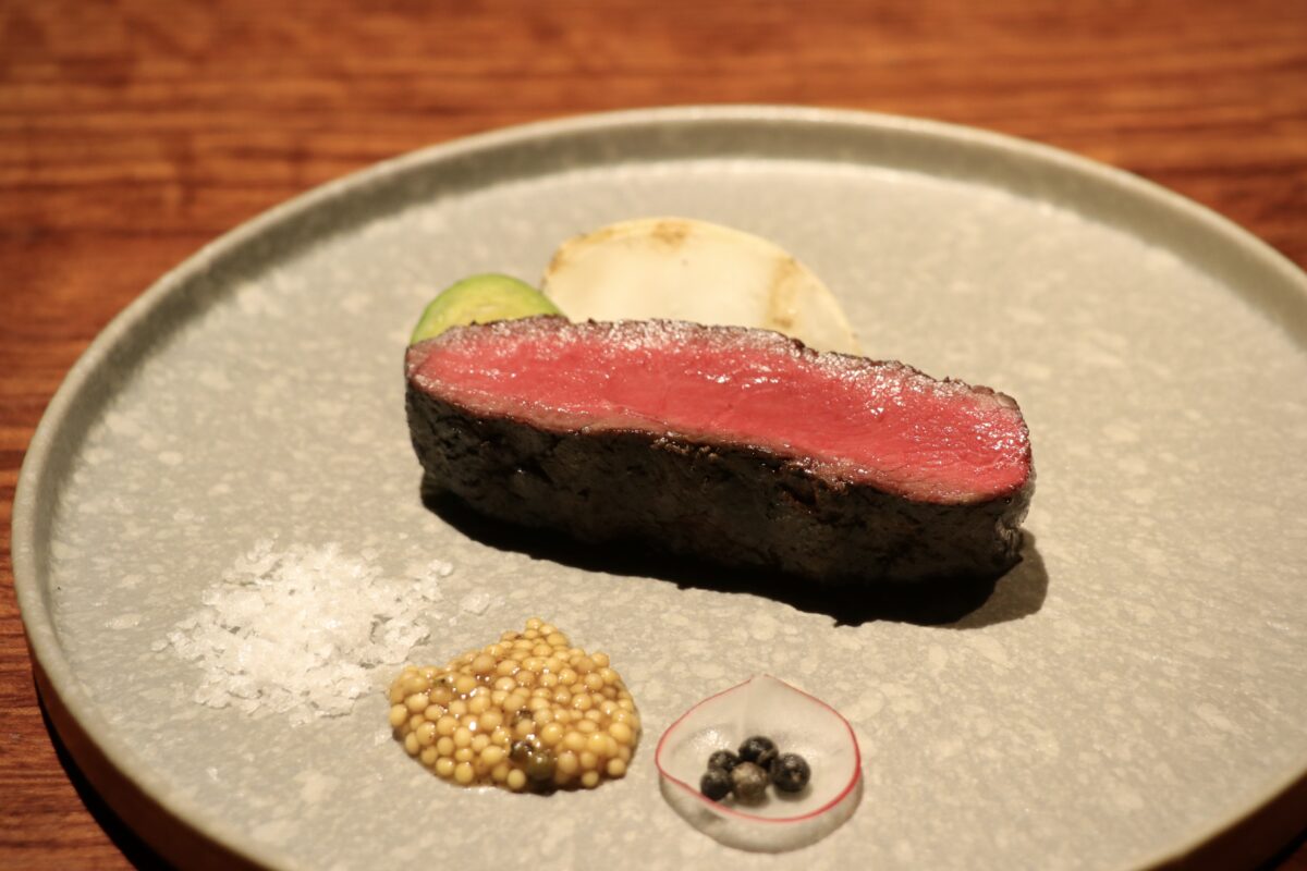 『かまど焼 NIKUYOROZU（肉よろず）』にて、8月8日（金）より「夏鹿のかまど焼」の提供を開始いたしました！