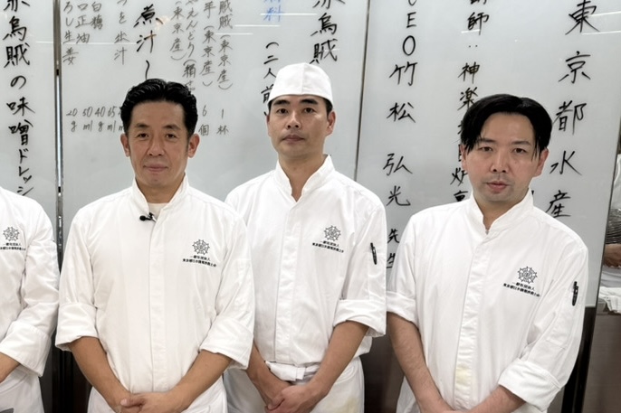 東京都主催の「東京産水産物の調理講習会」が8月24日（日）に開催されました。

今回、RHグループのCEO 竹松 弘光が講師を務め、「赤烏賊と東京産里芋の田舎煮」の調理指導を行いました。