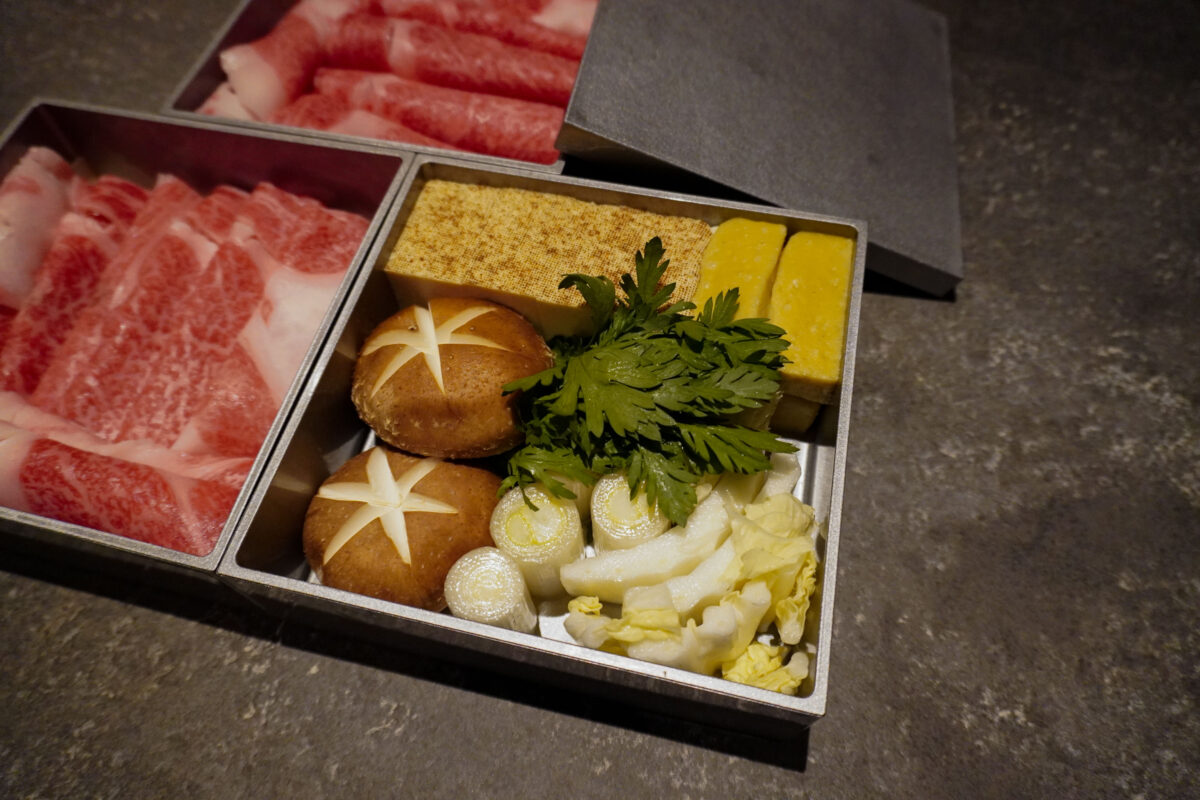 1月24日は、すき焼きの日。 「すき焼きの日」は、『かまど焼 NIKUYOROZU』で、本格的な味わいを楽しんでみませんか？