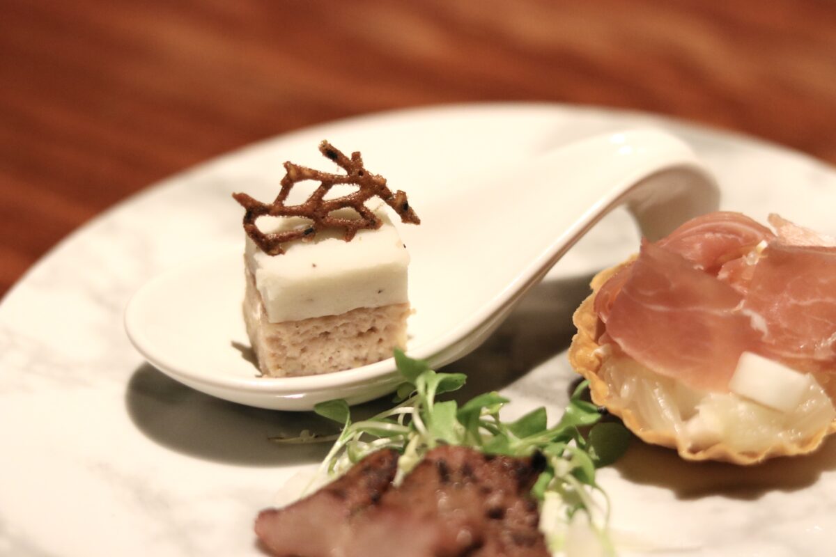 あなたが現在見ているのは 《かまど焼 NIKUYOROZU》<br>春の前菜をご紹介!