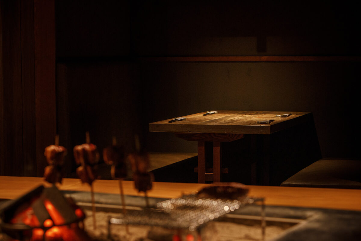 あなたが現在見ているのは 《神楽坂 囲炉裏 肉よろず》<br>LINE公式アカウントで最新情報をお届け